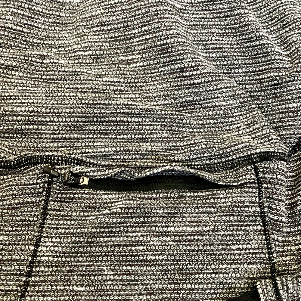 Lululemon pullover black/white size 8 - Picture 9 of 9